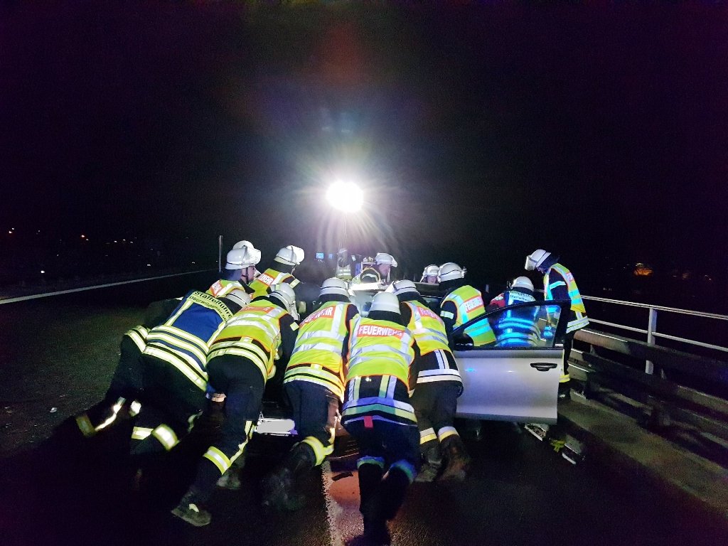 Feuerwehr Oberwildenau Luhe-Wildenau Unfall 11.02.2018 A93 (4)