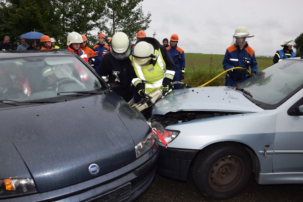 Feuerwehr Unfall Zwölf Stunden Übung Jugendfeuerwehr Waldthurn Bild Tanja Pflaum3