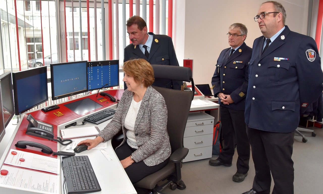 Feuerwehr Weiden Besichtigung Annette Karl SPD Bild Jürgen Wilke3