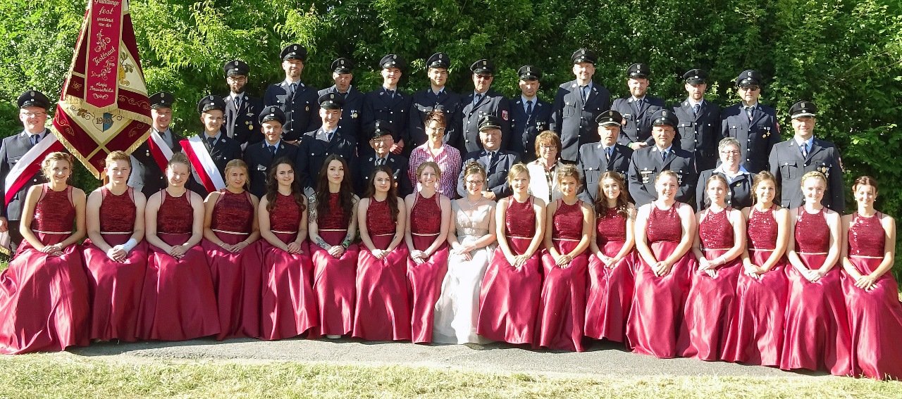 Feuerwehr Wildenau Festdamen 150 Jahre Feuerwehr