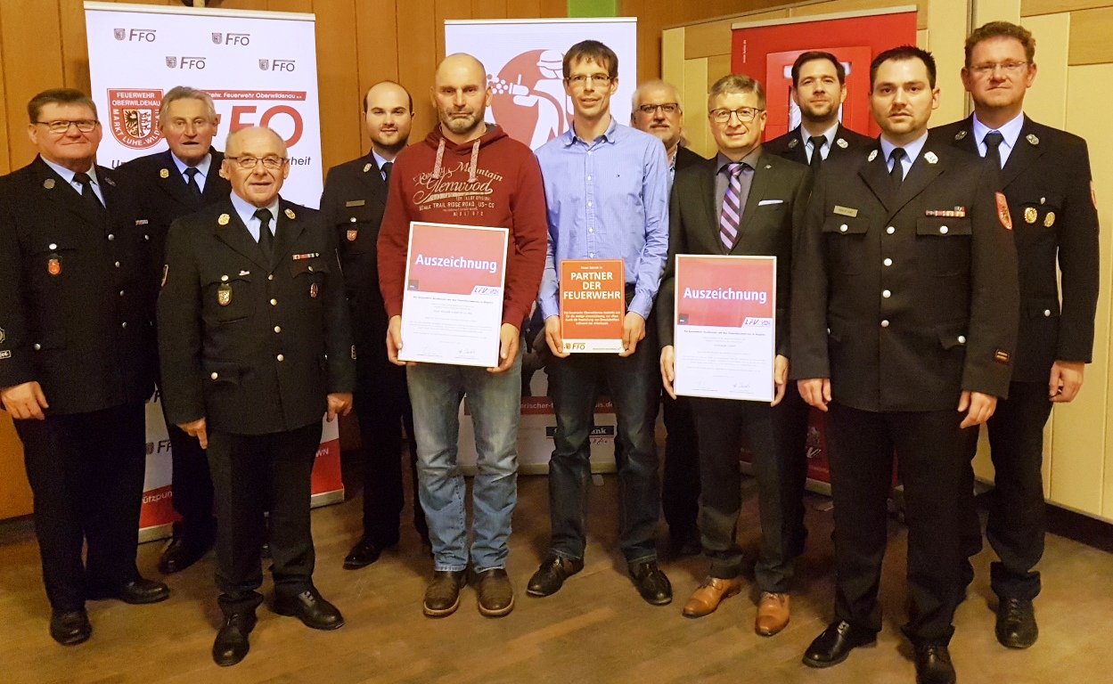 Feuerwehr_Oberwildenau_zeichnet_Unternehmen_aus
