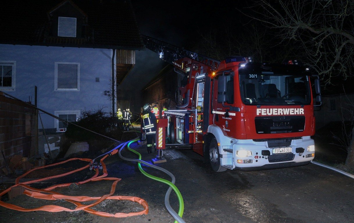 Feuerwehreinsatz Bad Neualbenreuth Altmugl Schweinestall Brand 01