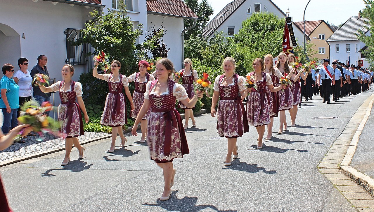 Feuerwehrfest Mantel 150 Jahre Feuerwehr Umzug Sonntag Frühschoppen (2)