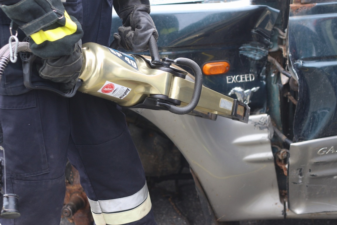 Feuerwehrübung Jugendfeuerwehr Waidhaus (9), Feuerwehrschere, Symbolbild