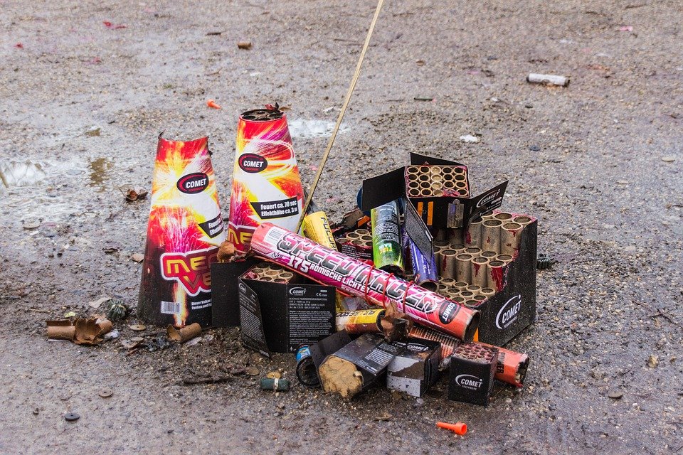Feuerwerk Pyrotechnik Benutzt Raketen Silvester bild pixabay