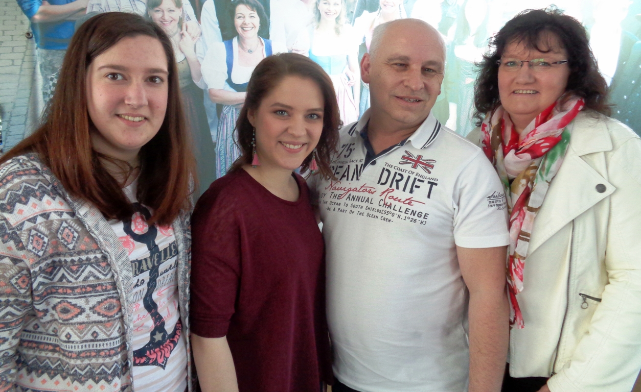 Ein Tag am Set von "Dahoam is Dahoam" - Reportertrio interviewt Carina Dengler