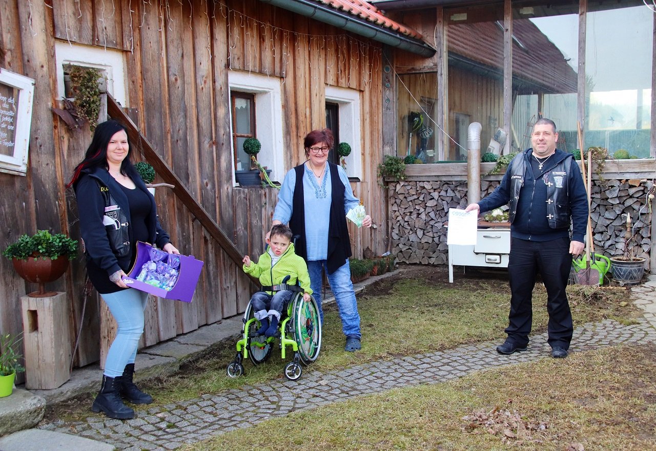Biker spenden für den kleinen Tim