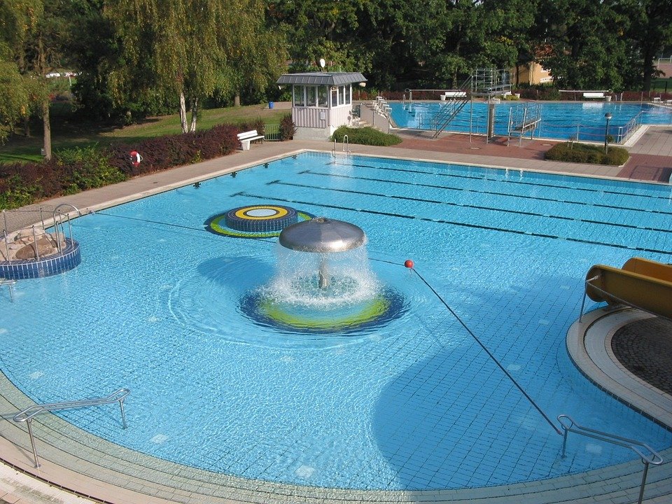 Freibad Schwimmen Freizeit Baden - pixabay