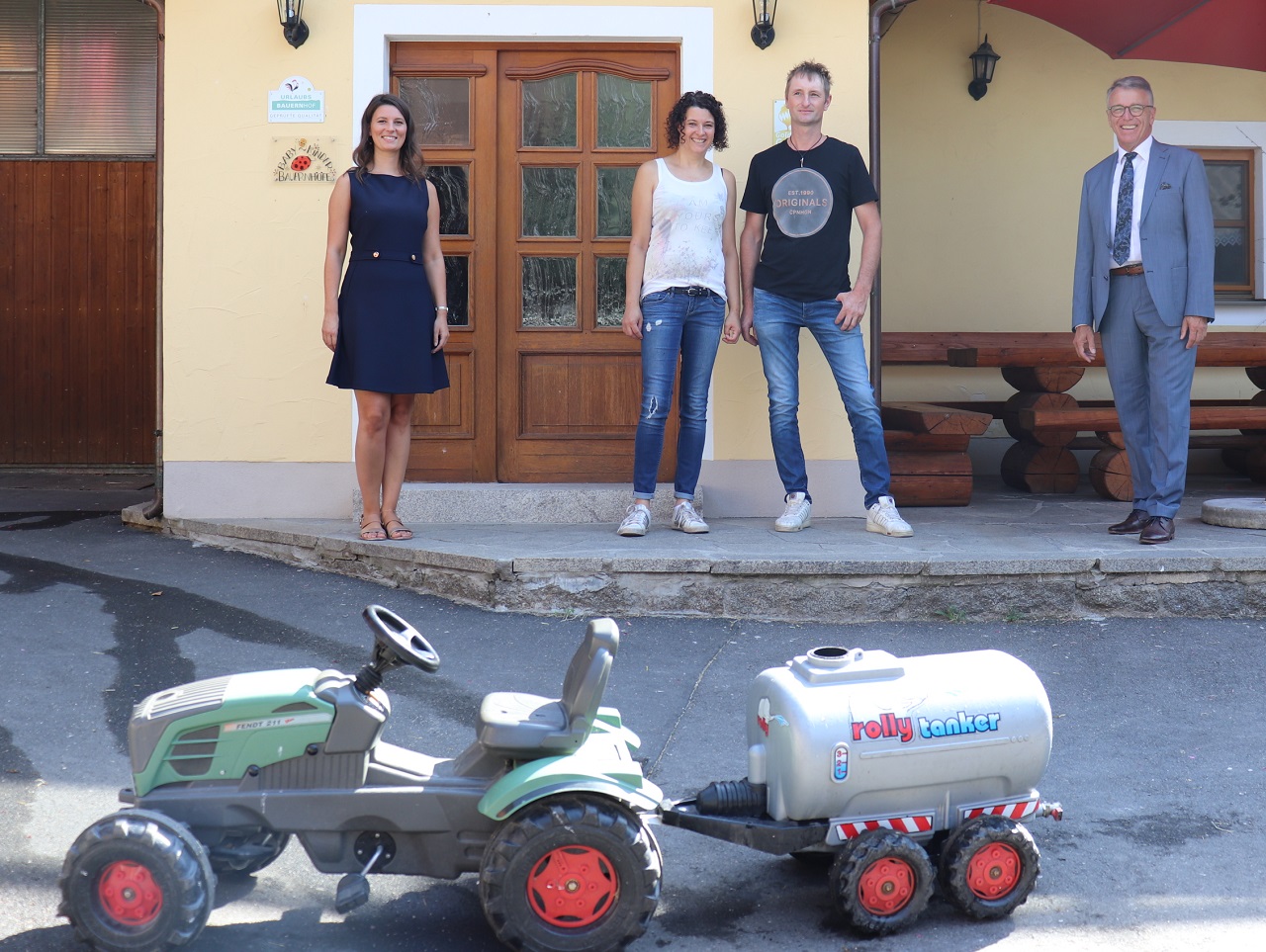 Fuhrpark aus Traktoren Bauernhof Erlebnisbauernhof Kraus Tirschenreuth Ortsteil Gründlbach Bild Stadt Tirschenreuth