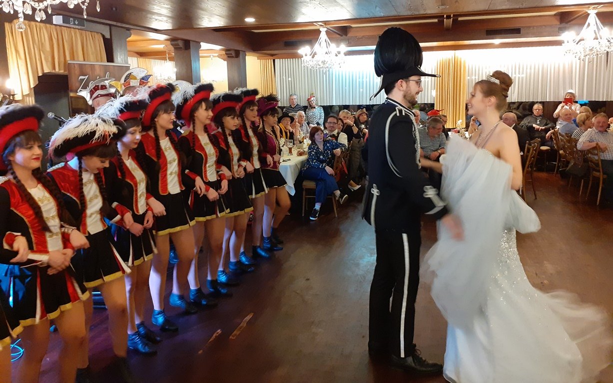 Funkenmariechen Feuerwehr Wurz Faschingsball 3