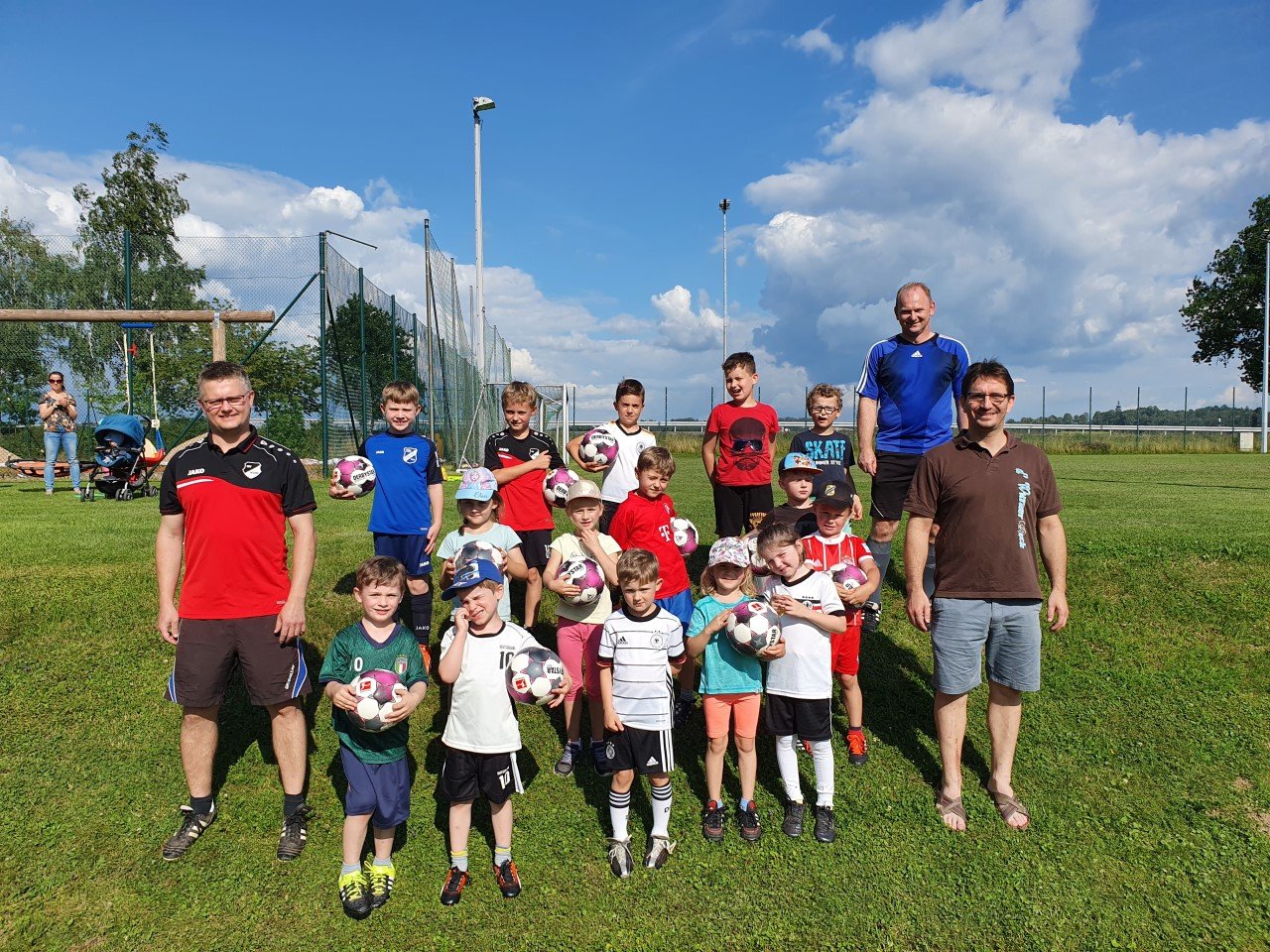Bäckerei sorgt für Fußbälle statt Backwaren