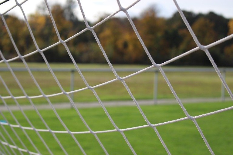 Fußballplatz Fußball Netz Tor Fußballtor pixabay