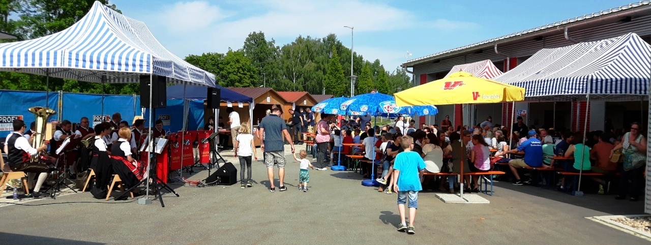 Feuerwehr Eschenbach feiert Gartenfest