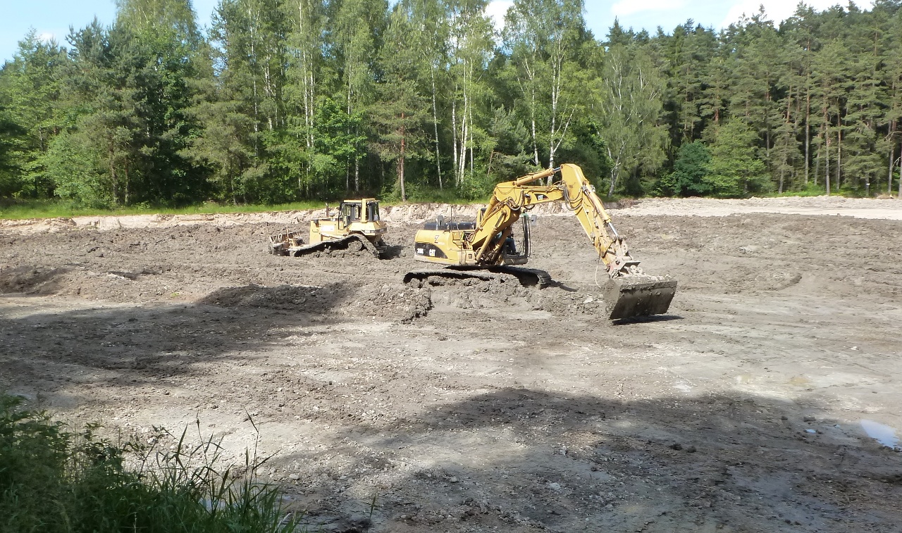 Gemeindeweiher Parkstein Ausbaggern, Bagger (1)