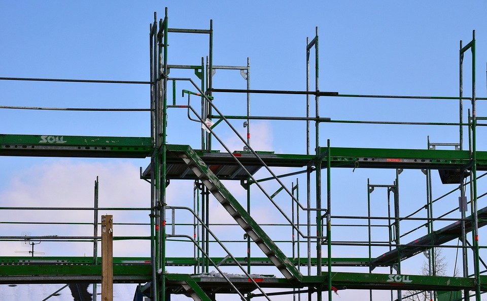 Gerüst Baustelle Metall Himmel Hausbau Leiter pixabay