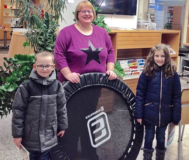 Gewinnsparen Sparkasse Grafenwöhr Gewinnerin Bild Jürgen Masching