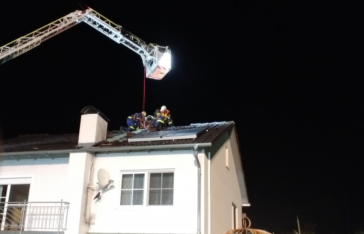 Gewitter Luhe Wildenau Hausdach Blitz eingeschlagen 2