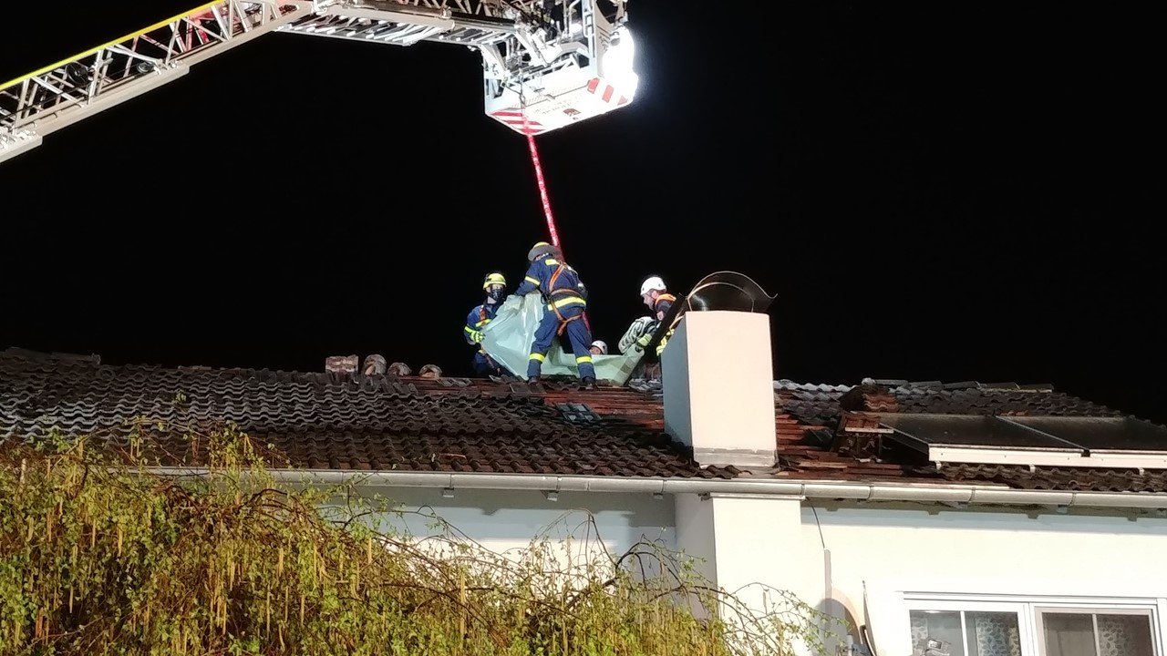 Gewitter Luhe Wildenau Hausdach Blitz eingeschlagen 4