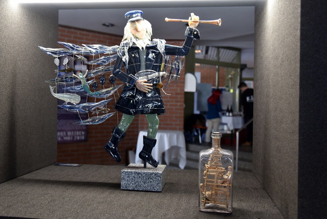 Glas wieder entdeckt und ans Licht geholt Ausstellung Weiden Rathaus Neue Ausstellung Bild Jürgen Wilke3