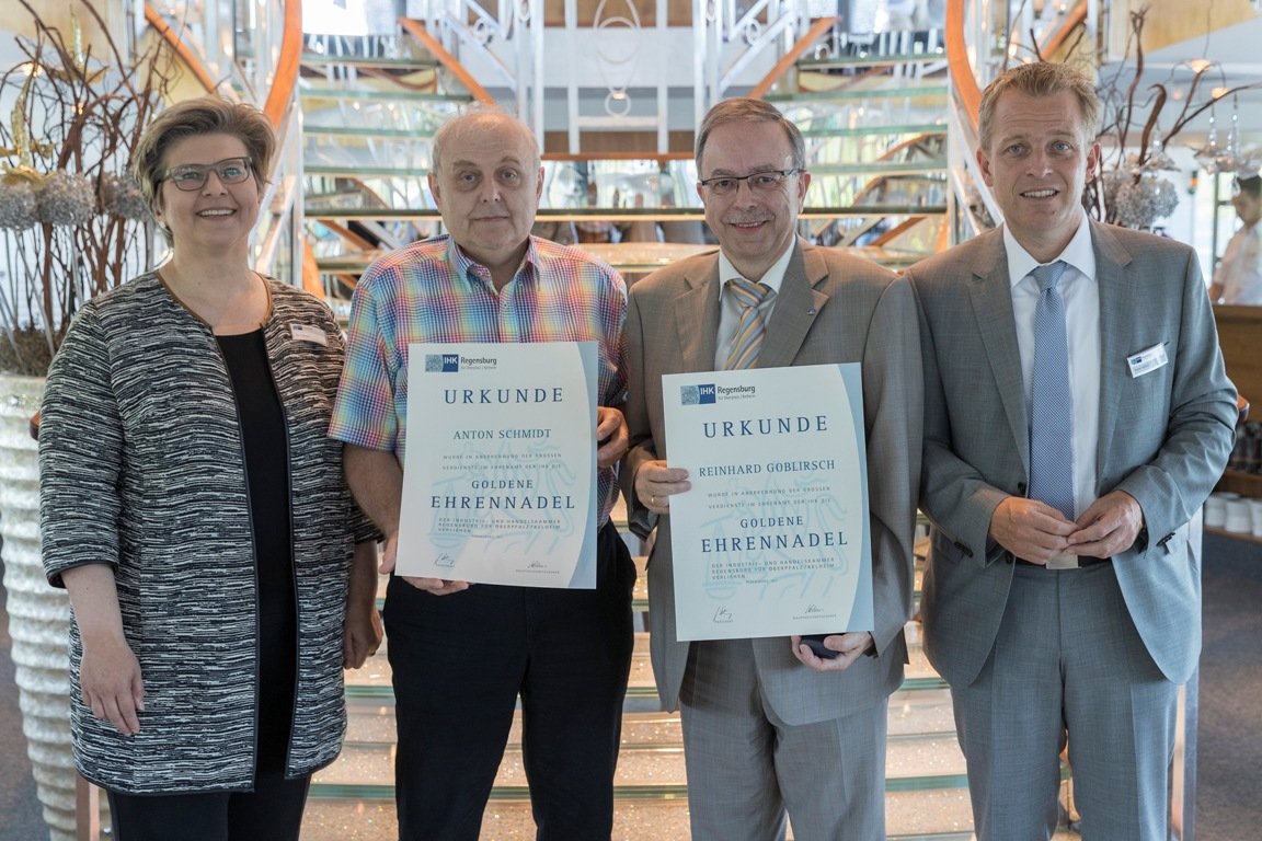 Goldener Ehrenbrief Goldene Ehrennadel Wiesau Weiden Auszeichnung IHK  Anton Schmidt Reinhard Gobkirsch