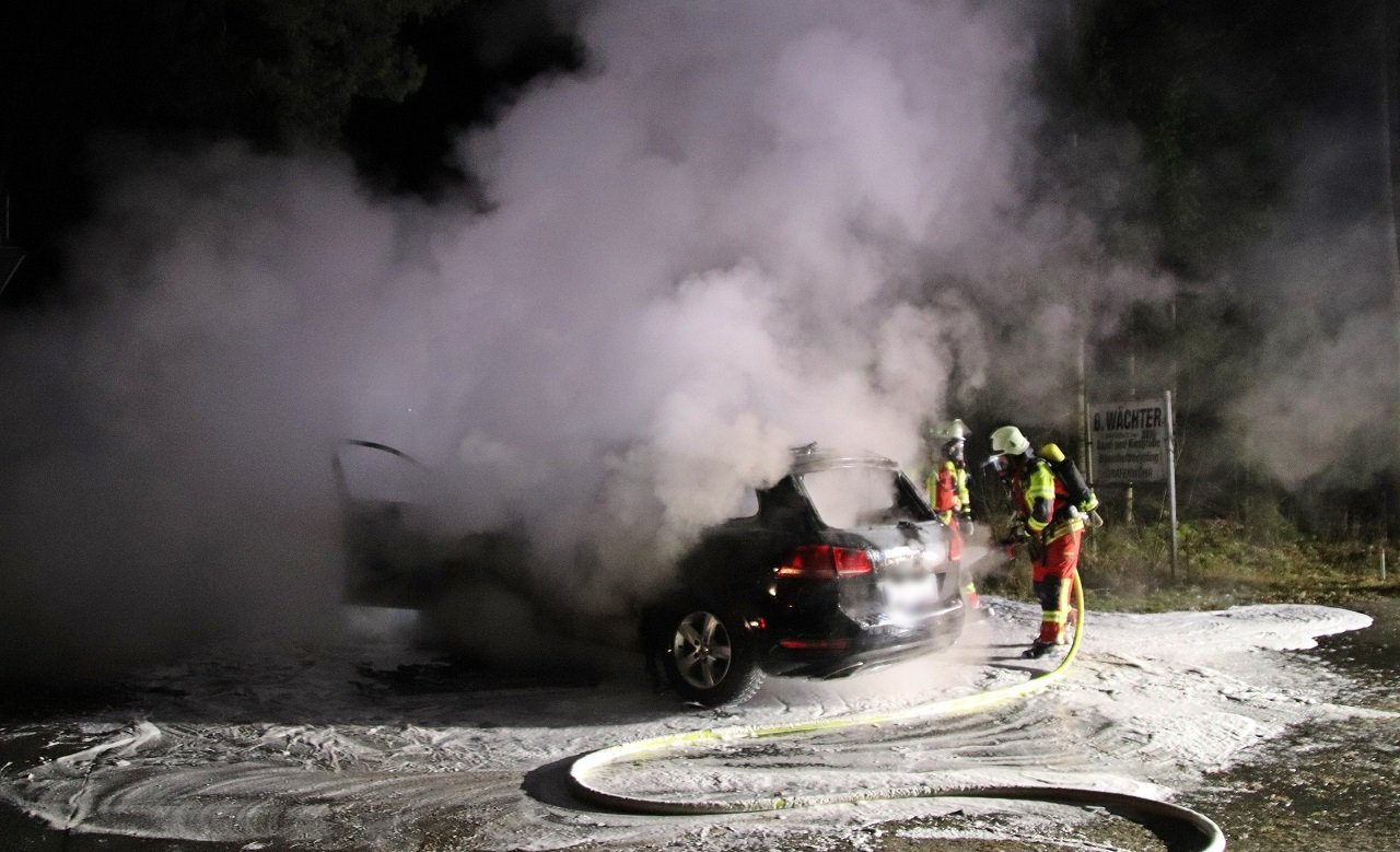 Grafenwöhr-Pressath_B299_Fahrzeugbrand_ 2