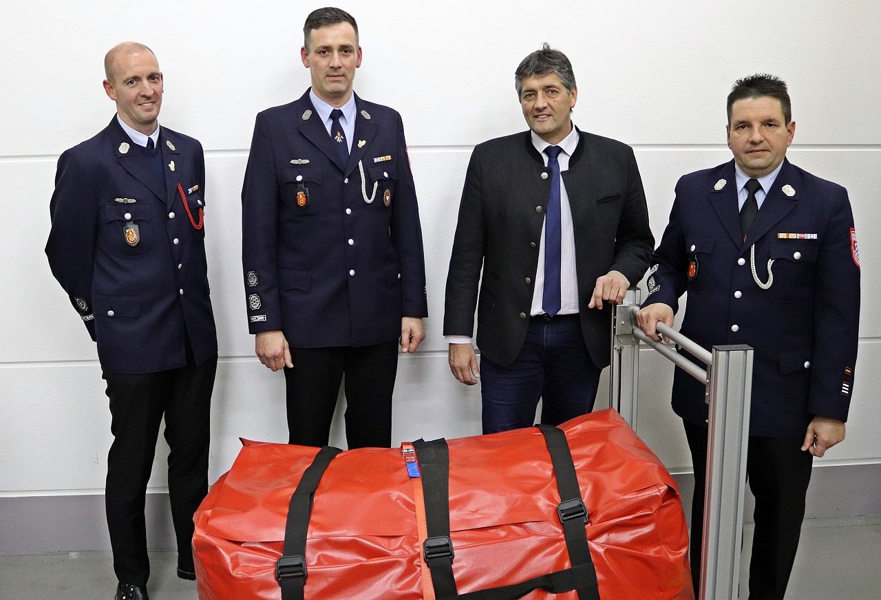 Grafenwöhr_Feuerwehr_Neues aufblasbares Schnelleinsatzzelt