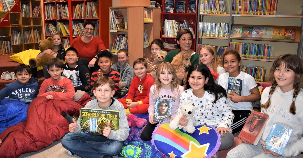 Grafenwöhr_Grund- und Mittelschule_Klasse 4b_Lesenacht_Stadtbücherei