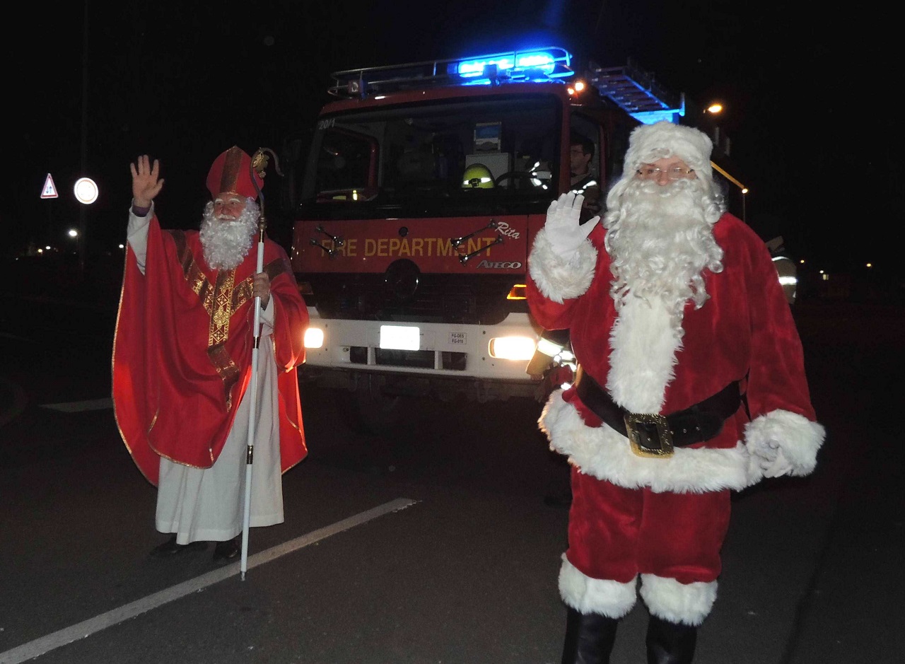 Grafenwöhr_Tree Lighting Ceremony_Santa