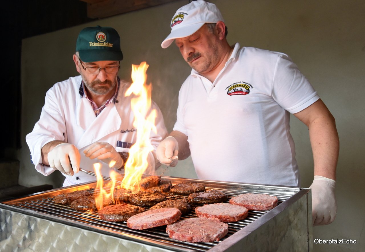 Grill Bio-Rinderburger Josef Ackermann