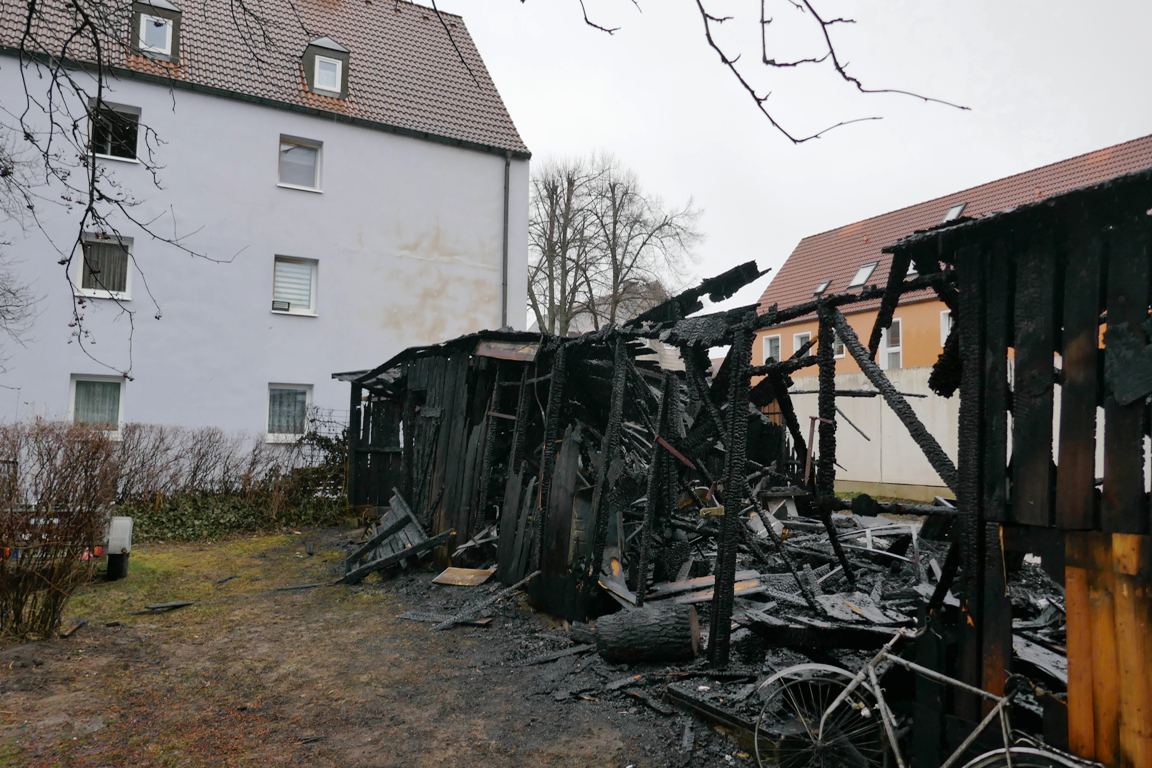 Großbrand Garagen Grafenwöhr Aufräumen Ermittlungen (5)