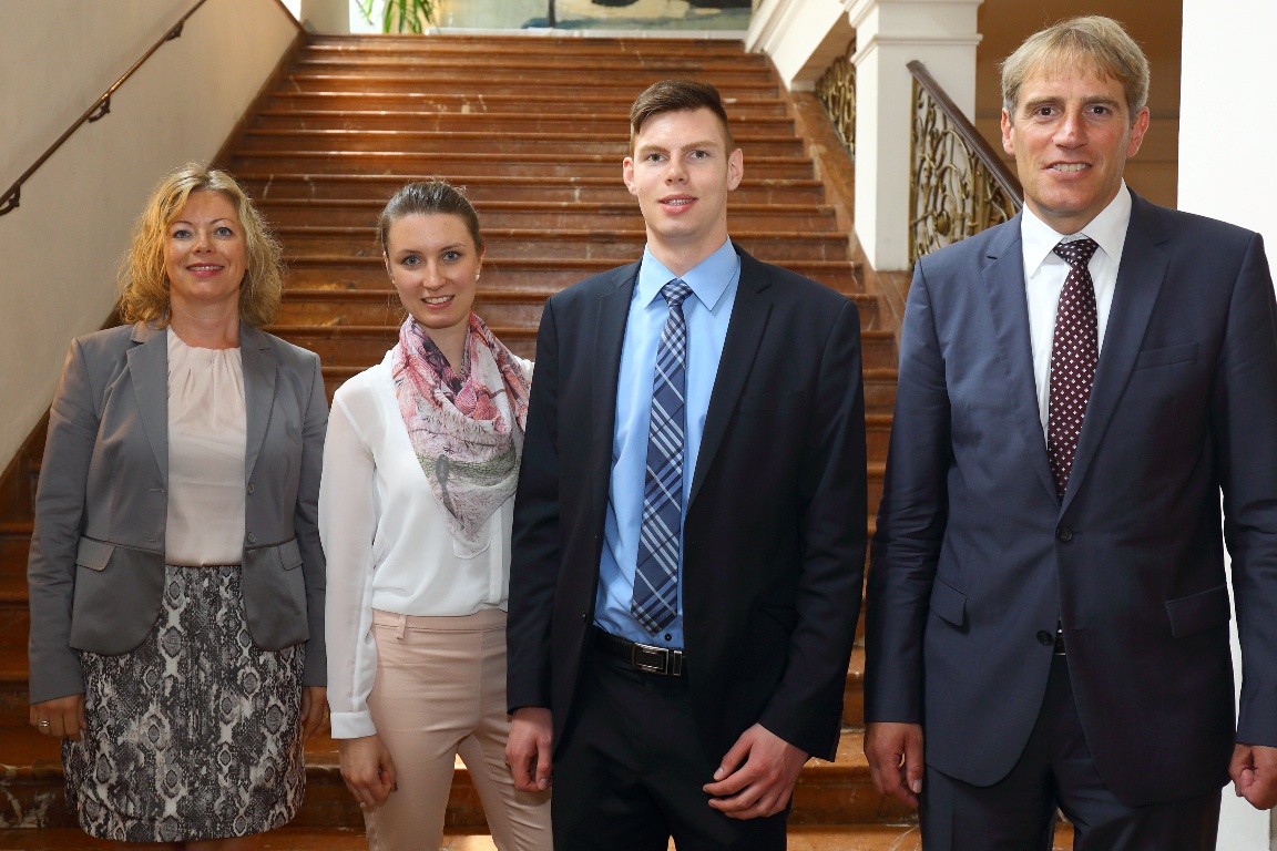 Azubiehrung 2016 Raiffeisenbank Ines Götz Andre Riedl