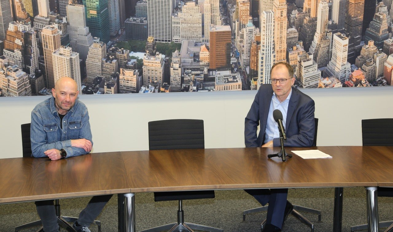 HAMM AG Tirschenreuth schließt Betriebsratsvorsitzender Günther Fiedler, Technischer Vorstand Dr. Stefan Klumpp