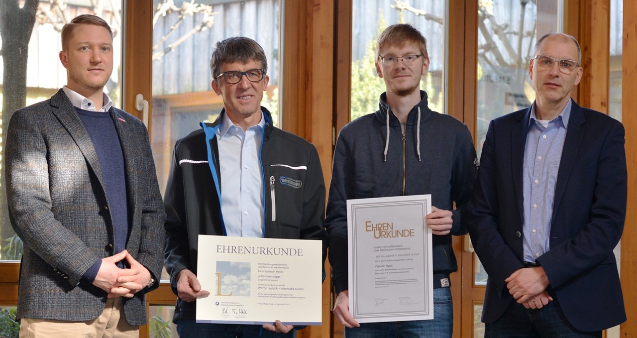 Handwerkskammer verleiht Uhrkunde an Witron Parkstein Ehrenurkunde Valentin Helm bester Azubi