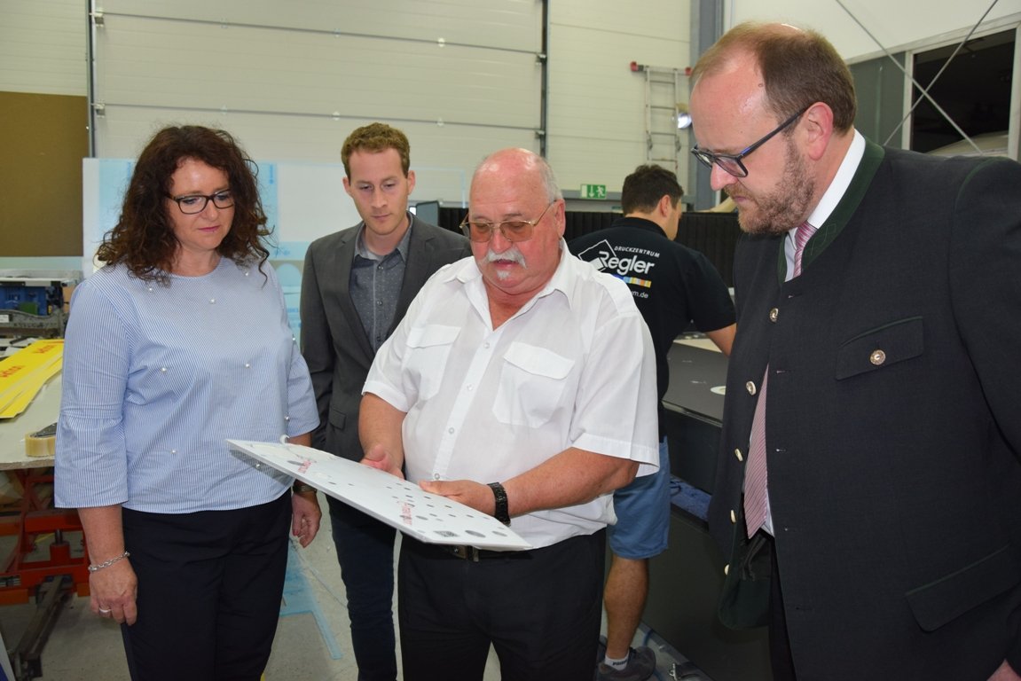 Hannes Gilch Barbara Mädl Landrat Andreas Meier Erich Regler Druckzentrum Altenstadt Waldnaab (1)
