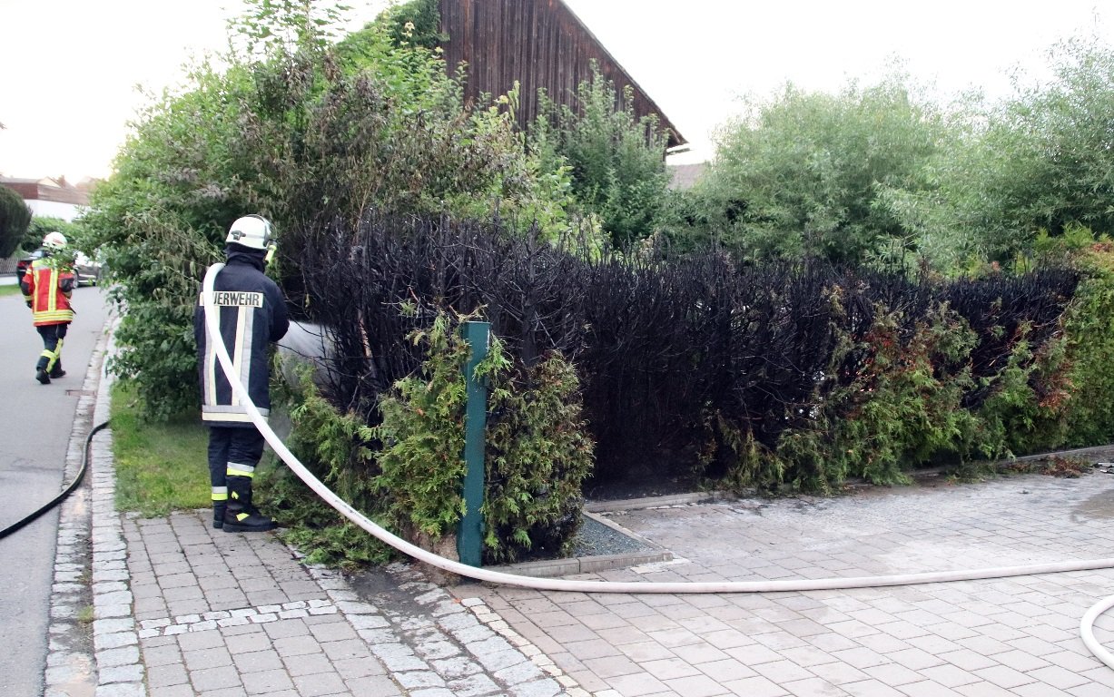 Hecke Garten Kirchenthumbach Feuerwehreinsatz 4