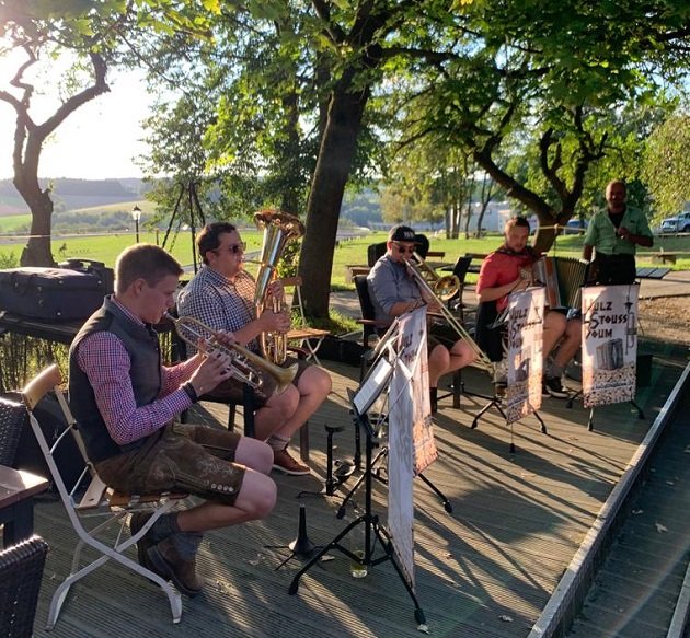 Hulzstoussboum Wurzer O'Schnitt Hulzstoussboum aus Waldthurn Gasthaus Mois Gasthaus Lipperthof Bilder Tom Kreuzer