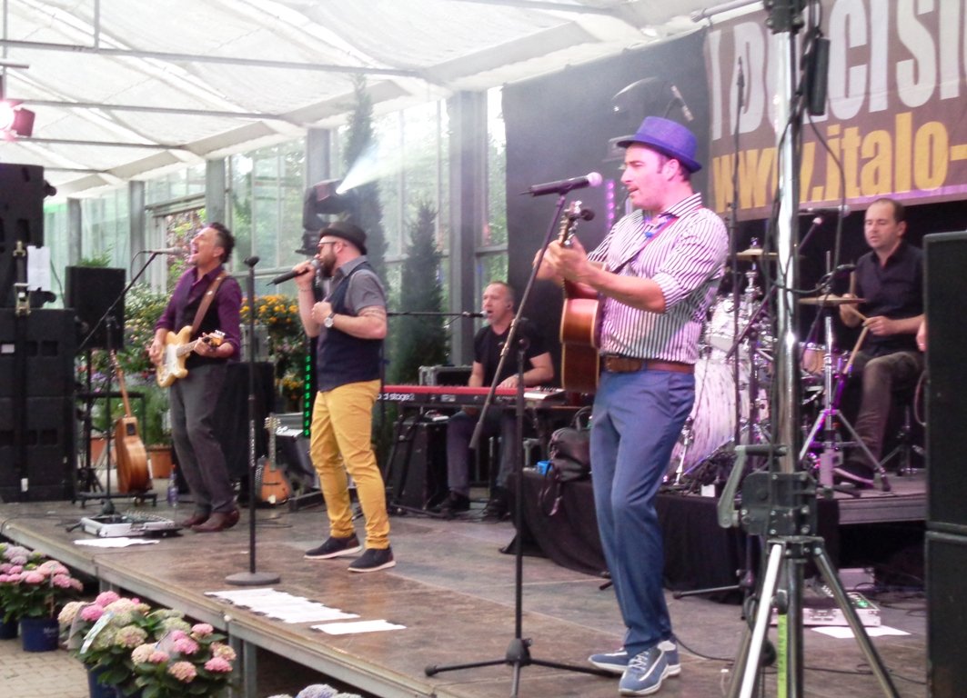 Rote Rosen-Nacht und italienische Welthits