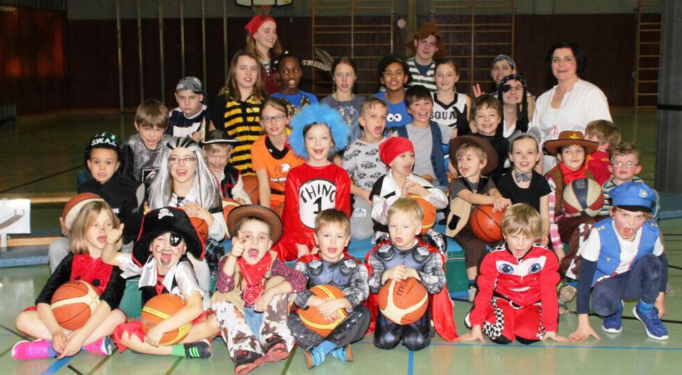 Basketball-Fasching: Wenn Cowboys mit Thor und Hexen Basketball spielen