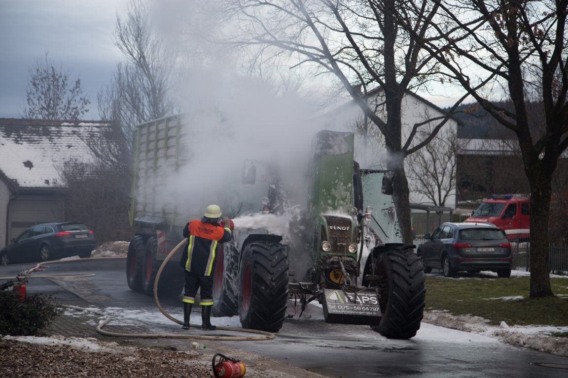 Ein Fendt Vario brante am Mittwoch früh in Guttenberg (Stadt Kemnath).
