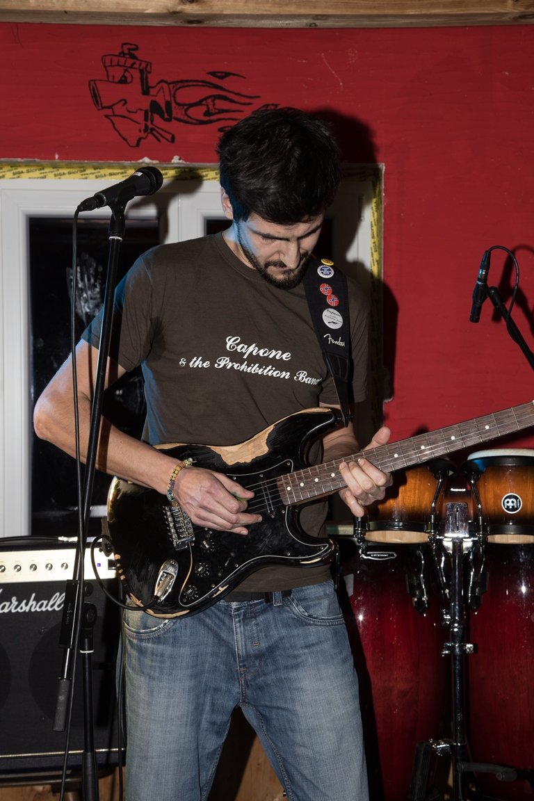 Bei einer Führung durch die Kuchlbauer-Brauerei konnten die Vereinsmitglieder die verschiedenen Gläser-Designs der vergangenen Jahre bestaunen.