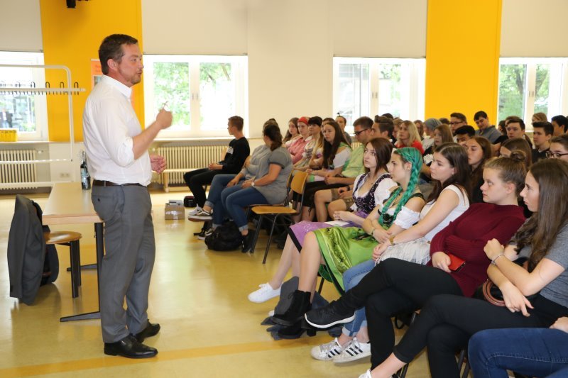 MdB Uli Grötsch Gustl-Lang-Wirtschaftschule weiden