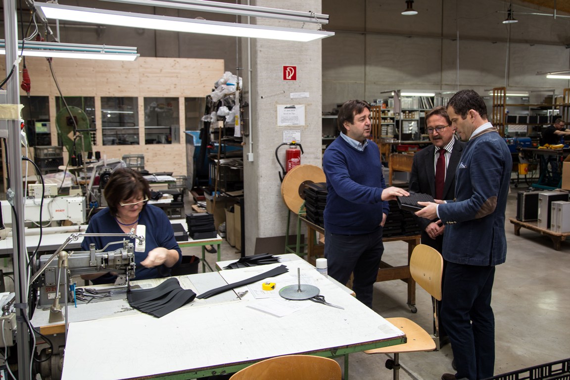 Bundestagsabgeordneter Albert Rupprecht bei KS TechnoCase in Erbendorf