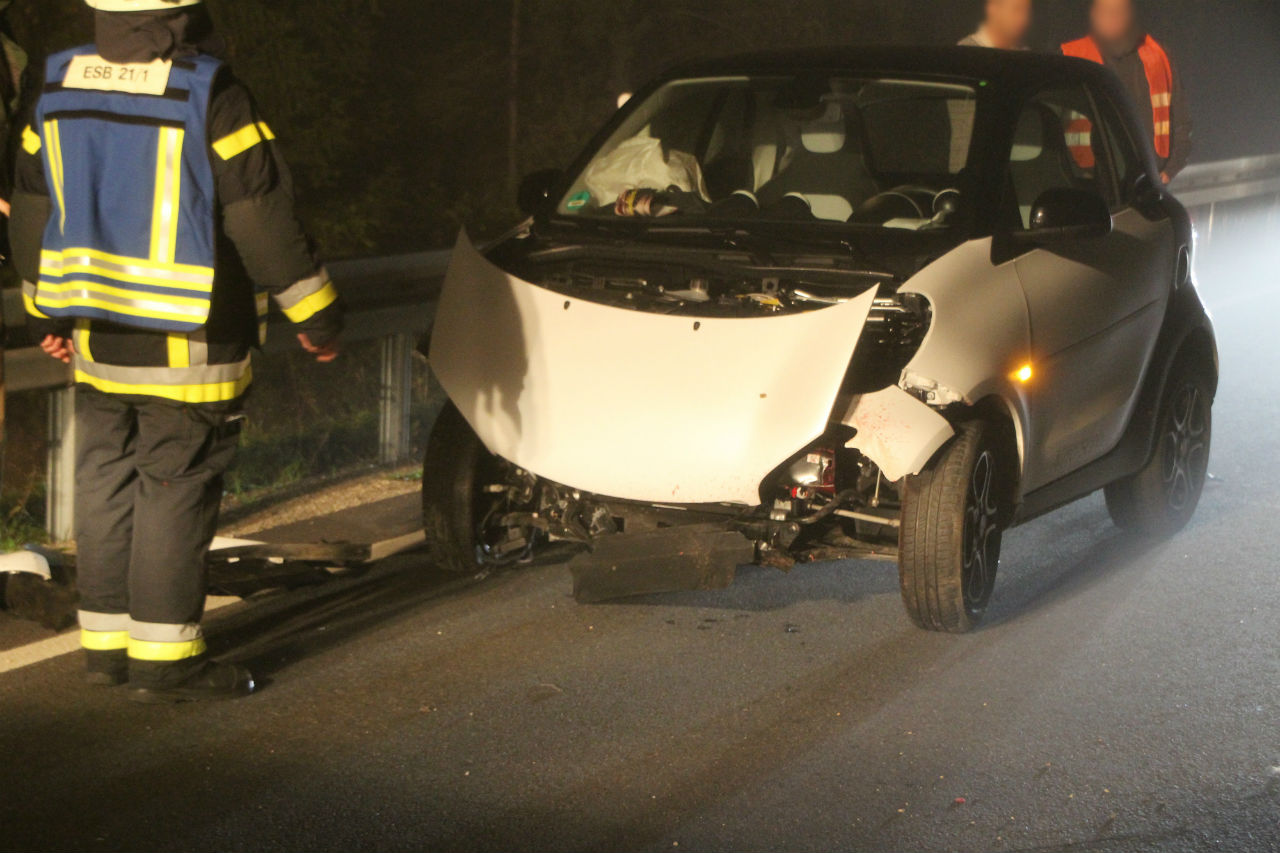 Smart gegen Wildschwein: Wildunfall auf der B470