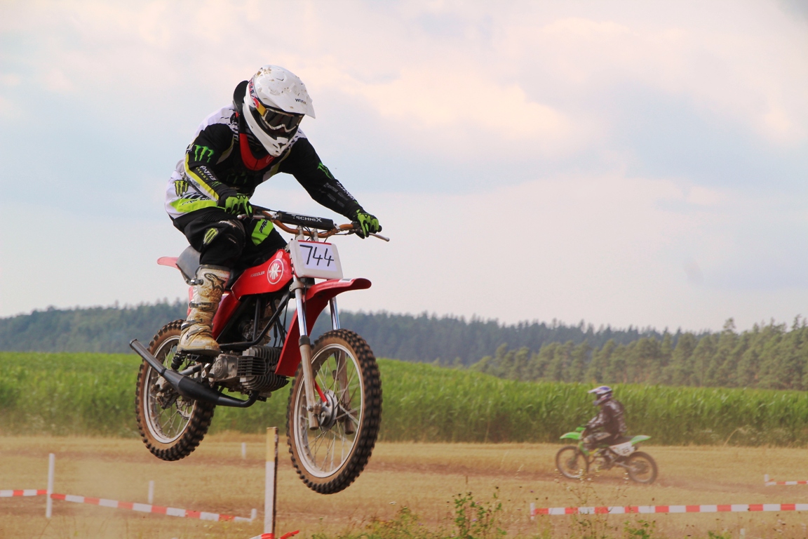 Motocrossfahrer (18) verletzt sich bei Sturz