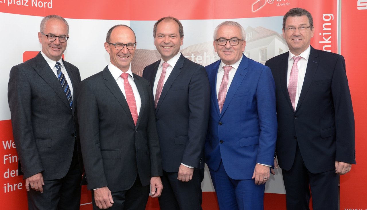 Immobilien Pressegespräch Weiden Sparkasse Oberpfalz NordRudolf Pitzl, Erwin Bumberger, Hans-Jörg Schön, Ludwig Zitzmann, Wilfried Doll