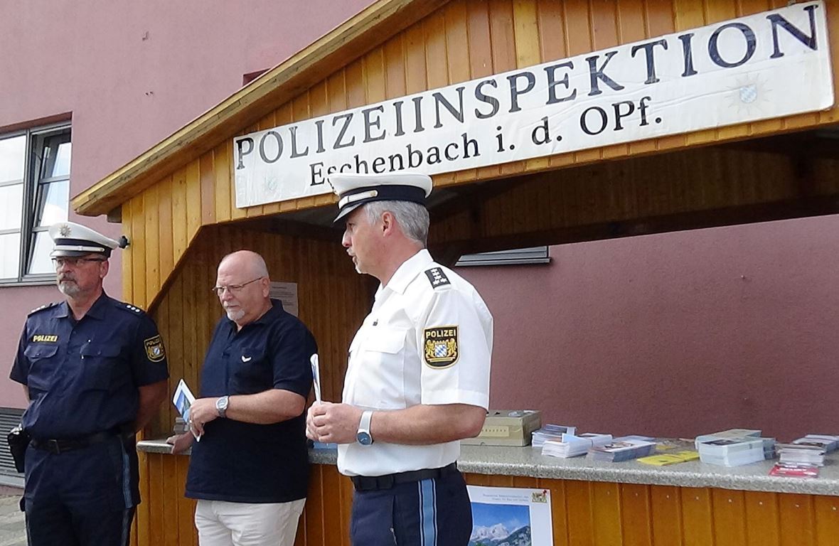 Infostand Sicherheitstag der PI Polizei Eschenbach Bild Jürgen Masching1