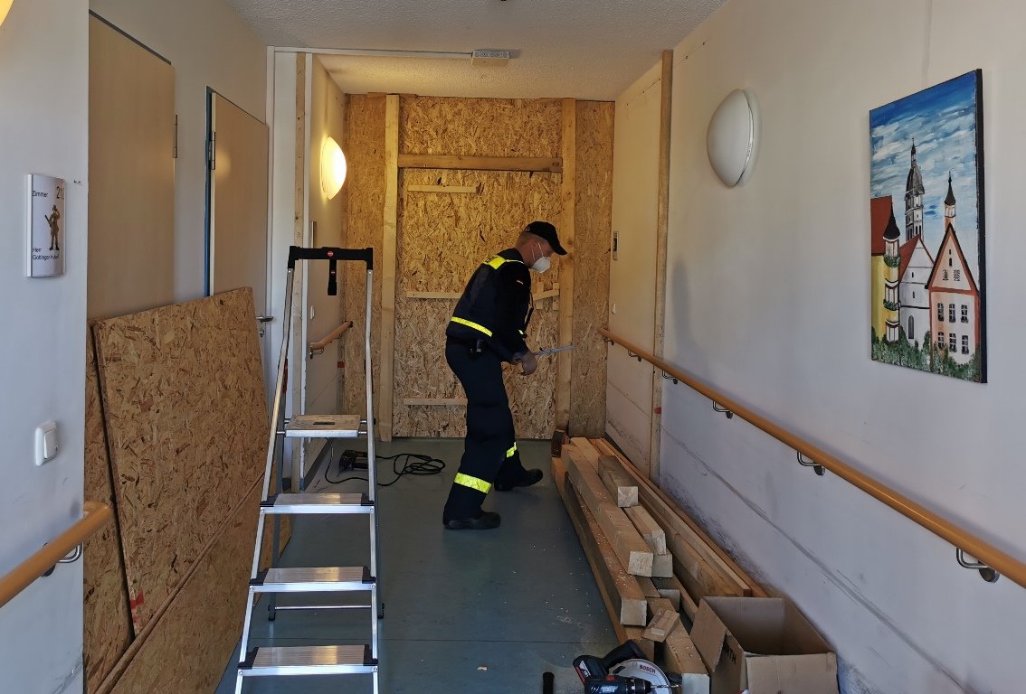 Insolationsschleusen BRK Altenheim Eschenbach THW Weiden Einsatz (1)