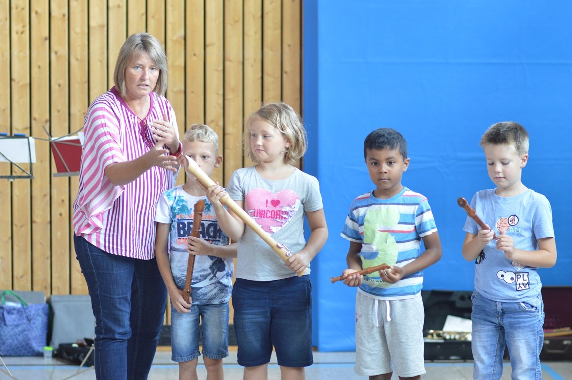 Instrumente der Jugendblaskapelle Parkstein Musik musizieren Schwarzenbacher Kinder Schule Unterricht Bild Doris Mayer-Englhart1