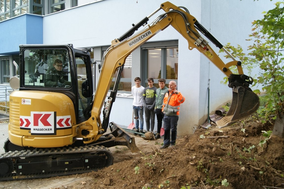 Kassecker_Die_Schüler_durften_ihr_Können_unter_Anweisung_auch_auf_dem_Bagger_beweisen_kl