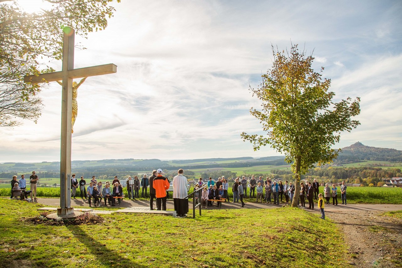 Kastl_neues Bergkreuz_Segnung_3